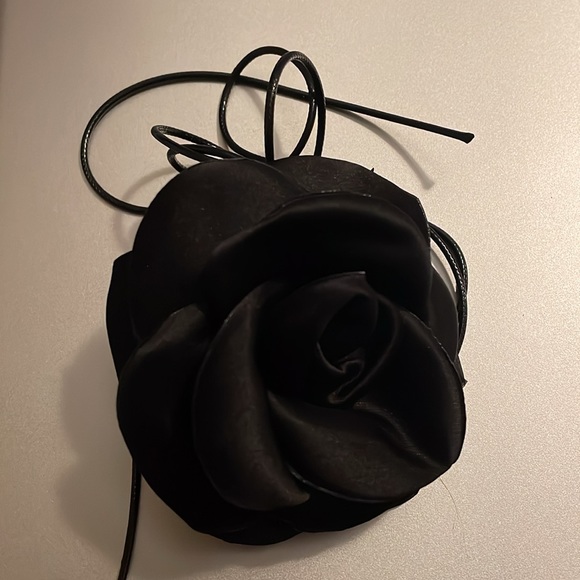 Jane Chic Designs Rose Cameo - Picture 4 of 4